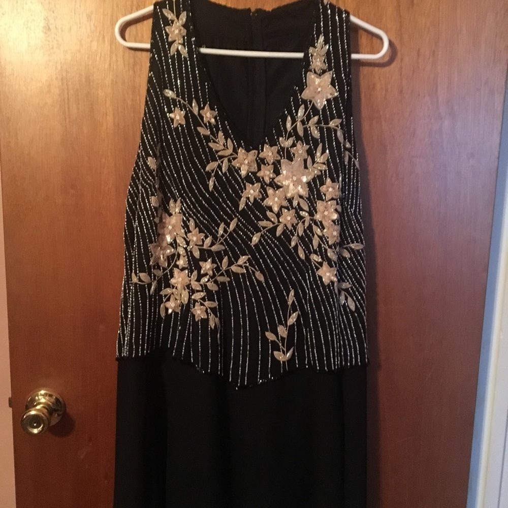 Black sleeveless gown with sequins flowers